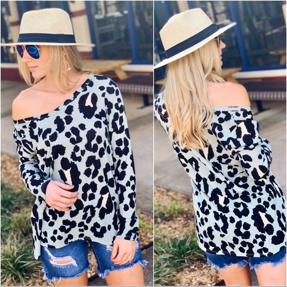 ✨✨LAST ONE✨SPRING FLING LEOPARD PRINT  TOP - Picture 7 of 8